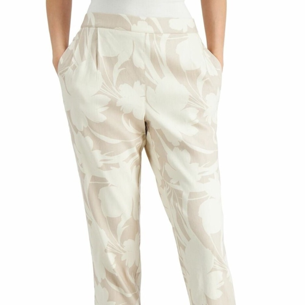 Cream & Tan Alfani Front Pleated Cropped Linen Floral Print Pants